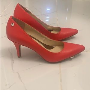 Calvin Klein Ashley Coral Heels. Size 6.5M
